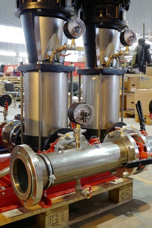 Мощная насосная установка Rubooster для пожаротушения на насосных агрегатах EVMSG64